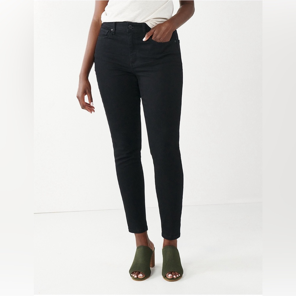 Women’s plus size black jeans. Skinny jeans size 20.
